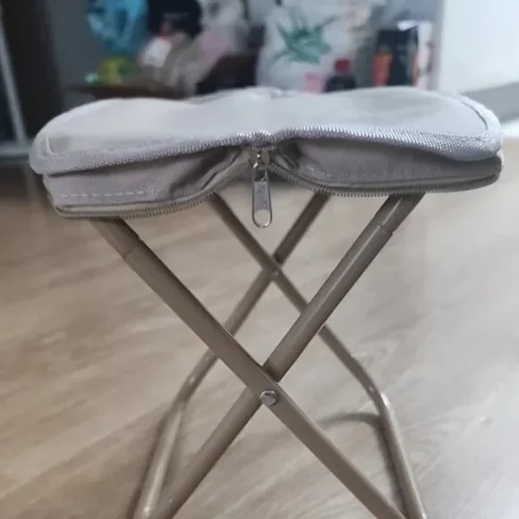 Portable Folding Mini Stool Easy to Carry Anywhere - Picture 1 of 3